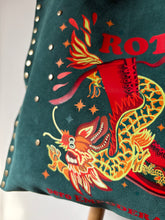 Cargar imagen en el visor de la galería, Cartera de Cuero - Bota de Frida