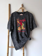 Cargar imagen en el visor de la galería, Remera Bota de Frida