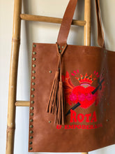 Cargar imagen en el visor de la galería, Cartera Rota y Empoderada
