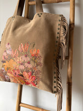 Cargar imagen en el visor de la galería, Cartera Beige Floral
