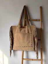 Cargar imagen en el visor de la galería, Cartera Beige Floral
