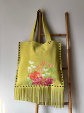 Cargar imagen en el visor de la galería, Cartera Verde Floral
