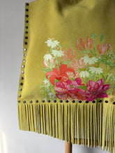 Cargar imagen en el visor de la galería, Cartera Verde Floral
