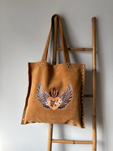 Cargar imagen en el visor de la galería, Cartera Corazón Caramelo y Print
