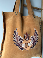 Cargar imagen en el visor de la galería, Cartera Corazón Caramelo y Print
