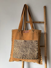 Cargar imagen en el visor de la galería, Cartera Corazón Caramelo y Print
