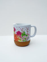 Cargar imagen en el visor de la galería, Taza Frida Flores Vibrantes  - Tapa y apoyo antideslizante
