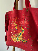 Cargar imagen en el visor de la galería, Cartera bota de Frida
