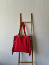 Cargar imagen en el visor de la galería, Cartera bota de Frida
