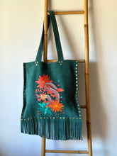 Cargar imagen en el visor de la galería, Cartera de Cuero Verde - Dragón

