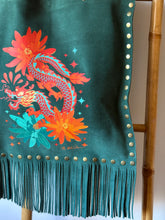 Cargar imagen en el visor de la galería, Cartera de Cuero Verde - Dragón
