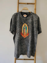 Cargar imagen en el visor de la galería, Remera Virgen de Guadalupe
