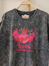 Cargar imagen en el visor de la galería, Remera Corazón Rota y Empedrada

