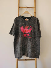 Cargar imagen en el visor de la galería, Remera Corazón Rota y Empedrada
