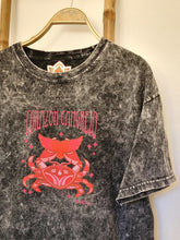 Cargar imagen en el visor de la galería, Remera Corazón Cangrejo
