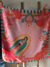 Cargar imagen en el visor de la galería, Pañuelo de Seda - Virgen de Guadalupe Floral
