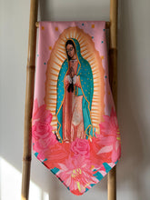 Cargar imagen en el visor de la galería, Pañuelo de Seda - Virgen de Guadalupe Floral
