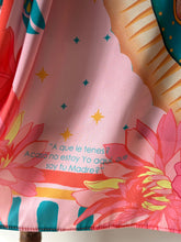 Cargar imagen en el visor de la galería, Pañuelo de Seda - Virgen de Guadalupe Floral
